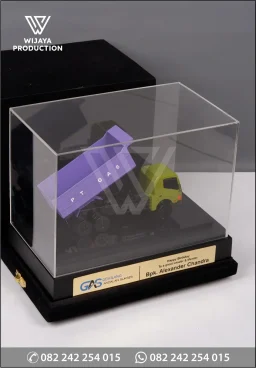 Miniatur Logam Truk Hi...