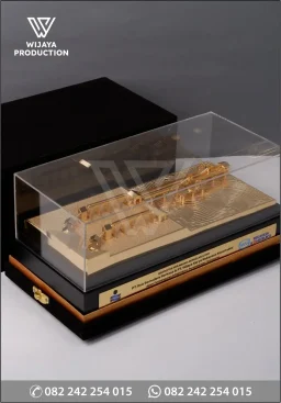 Miniatur Logam CHS Bun...