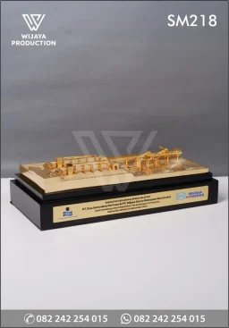 Miniatur Logam CHS Bun...