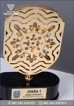 Plakat Logam Juara Lomba Fotografi