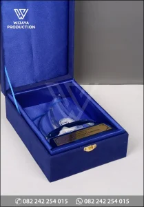 Box Plakat Akrilik Kapal Pinisi Top Customer Award Surabaya