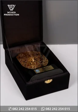 Plakat Logam Juara Lomba Fotografi