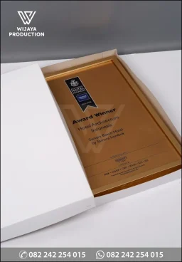 Plakat Logam Asia Pacific Hotel Awards