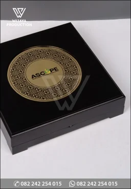 Plakat Kayu Logam Box Ascope