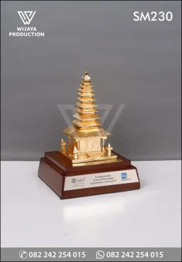 Miniatur Bangunan Pura...