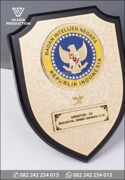 Plakat Kayu Perisai BIN