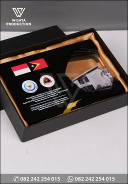 Plakat Kayu Akrilik Cross Country Collaboration