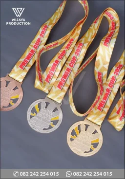 Medali Logam Prewar Cu...