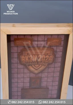 Plakat Kayu Frame BK3N Pama Indo