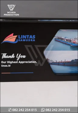 Plakat Kayu Akrilik Lintas Samudra