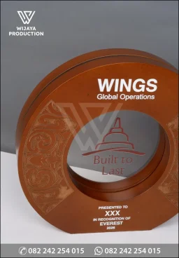 Plakat Kayu Bulat Wings Global Operations