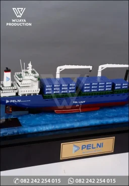 Miniatur Custom Kapal Kargo Kontainer Pelni