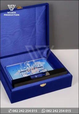 Plakat Akrilik 3D Cinderamata Eksklusif Pelni