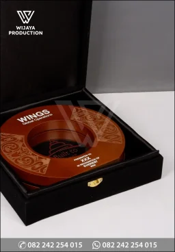 Plakat Kayu Bulat Wings Global Operations