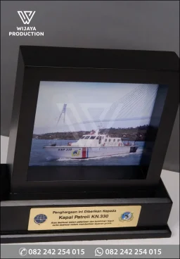 Plakat Kayu Frame Kapal Patroli KN.330