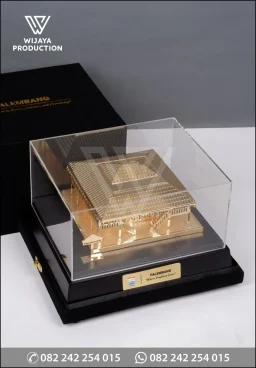 Miniatur Rumah Ada...