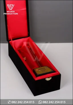 Piala Resin Judge ...