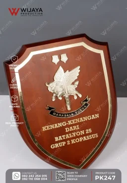 Plakat Kayu Perisai Ba...