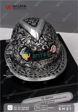 Souvenir Helm Ukir...