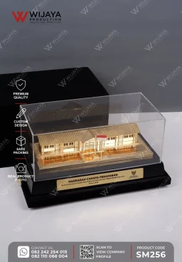 Miniatur Bangunan Madr...