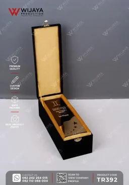 Piala Custom Gold ...