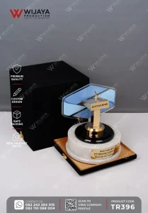 Box Trophy Best Speaker PT Marunda Grahamineral