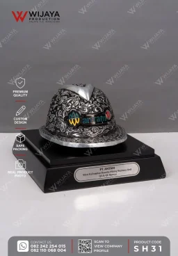 Souvenir Helm Ukir...