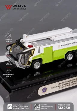 Miniatur Custom Tr...