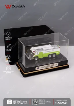 Miniatur Custom Tr...