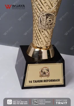 Piala Logam 16 Tah...