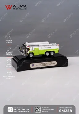 Miniatur Custom Tr...