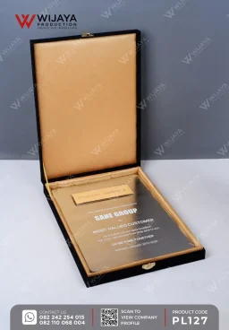 Plakat Logam Award...