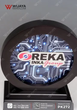 Plakat Kayu Bundar Motif Circuit Board Reka INKA Group