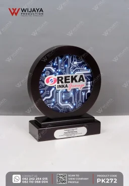 Plakat Kayu Bundar Motif Circuit Board Reka INKA Group