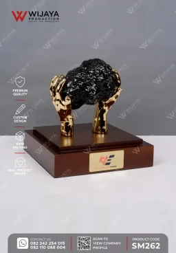 Miniatur Custom Tangan Memegang Batu Bara