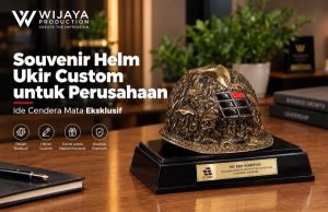 Read more about the article Souvenir Helm Ukir Custom untuk Perusahaan: Ide Cendera Mata Eksklusif