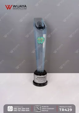 Piala Resin Pering...
